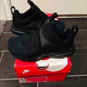 NEW Nike Presto Extreme girls size 2Y black